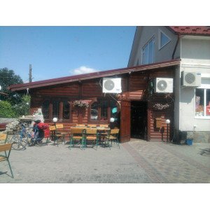 Лiтнiй майданчик бiля кафе, цiна договiрна
